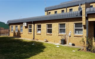 860 m² Industrial space in Spartan