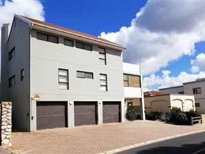 4 Bed House in Calypso Beach