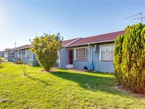 3 Bedroom Townhouse in Roodepoort West