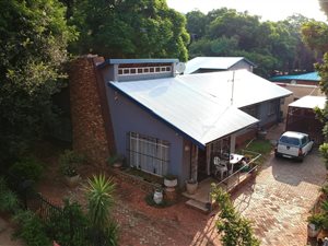 6 Bed House in Claremont