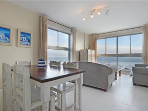 2 Bed Apartment in Bloubergstrand