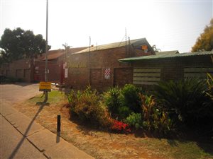 2 Bed Townhouse in Die Hoewes