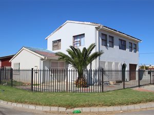 5 Bed House in Hex Park