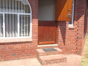 3 Bed Townhouse in Van Riebeeck Park