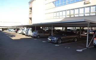 130 m² Commercial space in Essenwood