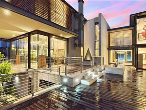 6 Bed House in Waterfall Equestrian Estate
