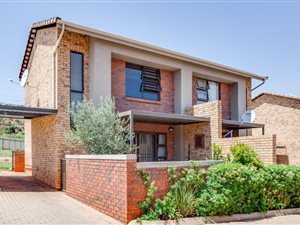 2 Bed Townhouse in Helderkruin