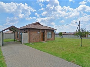 3 Bedroom House in Clayville