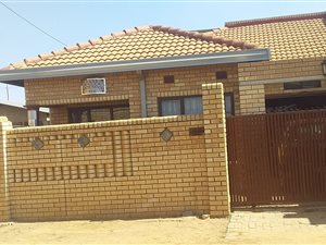3 Bed House in Roodepoort Central