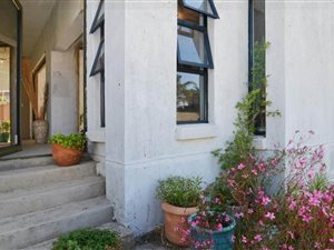 2 Bed House in Halfway Gardens