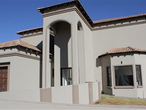3 Bed House in Crescent Wood Country Estate