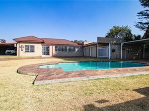 4 Bed House in Daggafontein