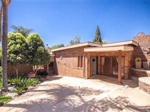 3 Bed House in Waterkloof Glen