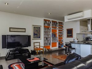 2 Bed Apartment in Newtown