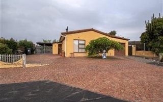 3 Bedroom House in Bothasig