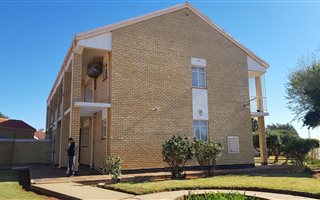 5 Bedroom House in Gemdene