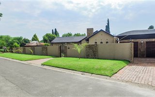 4 Bedroom House in Buurendal
