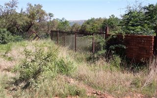 3.1 ha Land available in Kameeldrift