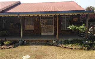 2 Bedroom House in Bredell AH