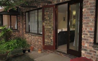 2 Bedroom Simplex in Cowies Hill Park