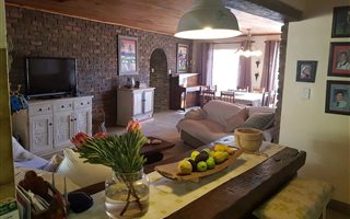 4 Bedroom House in Doornpoort and surrounds