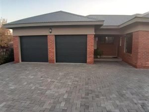 3 Bed Townhouse in Vyfhoek