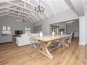 4 Bed House in Graanendal