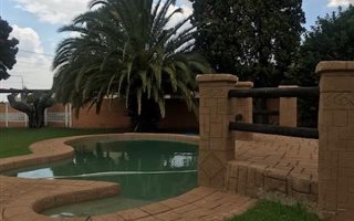 4 Bedroom House in Robertsham