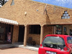 5 Bed House in Clare Hills