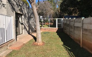 1 Bedroom Garden Cottage in Robindale