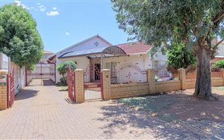3 Bedroom House in Lenasia