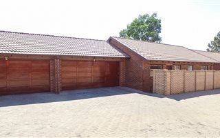 3 Bedroom Townhouse in Equestria