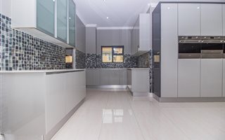 5 Bedroom House in Copperleaf