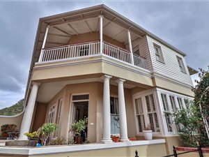 2 Bed Apartment in Kalk Bay