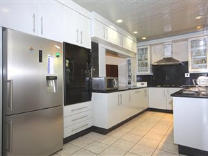 4 Bed House in Beverley Gardens