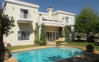 4 Bedroom House in Waterkloof Ridge