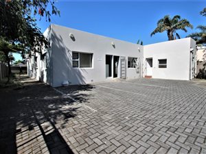 200 m² Office Space in Vincent