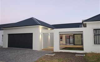 3 Bedroom House in Sandbaai
