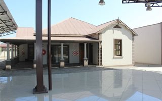 1990 m² Office Space in Oos-Einde