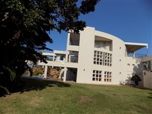 12 Bed House in Pumula