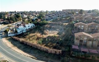 4080 m² Land available in Winchester Hills