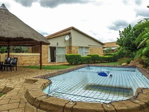 3 Bedroom Townhouse in Heuwelsig Estate