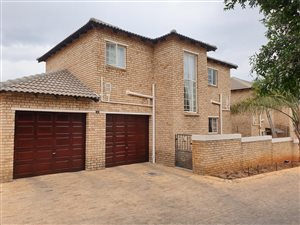 3 Bed Townhouse in Ruimsig