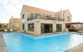 4 Bedroom House in Boschenmeer Golf Estate