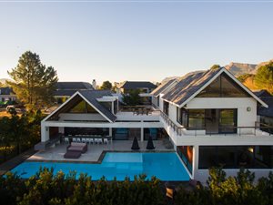 6 Bed House in Pearl Valley
