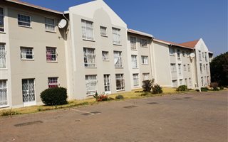 2 Bedroom Apartment in Weltevreden Park