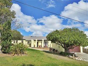 4 Bed House in Bredasdorp