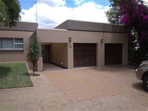 4 Bed House in Silver Lakes Golf Estate