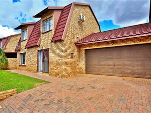 4 Bed House in Ruimsig