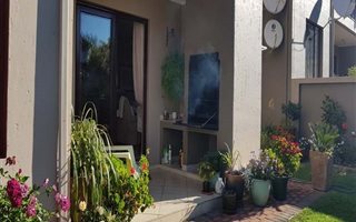 2 Bedroom Apartment in Featherbrooke Estate